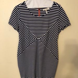 Jessica Simpson maternity dress